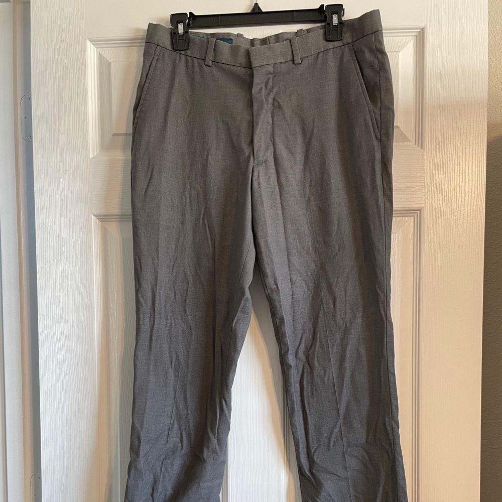 Men’s Perry Ellis gray dress pants.